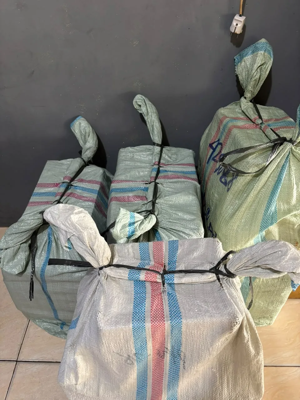 Barang belanja pelanggan yang ditangani Dumai Send